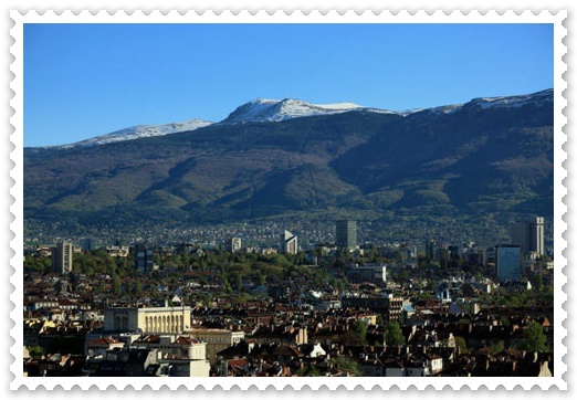 Sofia capitala Bulgariei la poalele muntelui Vitosa